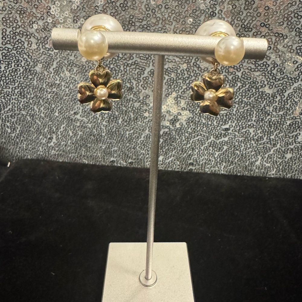 Dior Elegant Gold Floral Pearl Earrings